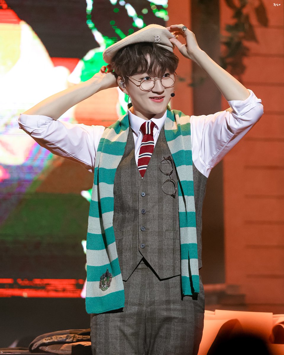 dreaming_ko's tweet photo. 221119 The Cat's Library 고양이 도서관
#조민규 #포레스텔라 #Forestella

필승 베레모🫶🏻 https://t.co/FxKxBmDA6I