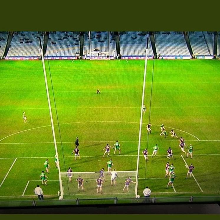 CahairOKane1's tweet photo. Interesting image. Kilmacud had 16 players on the field defending Glen's last attack. https://t.co/RqFrmcg0jk