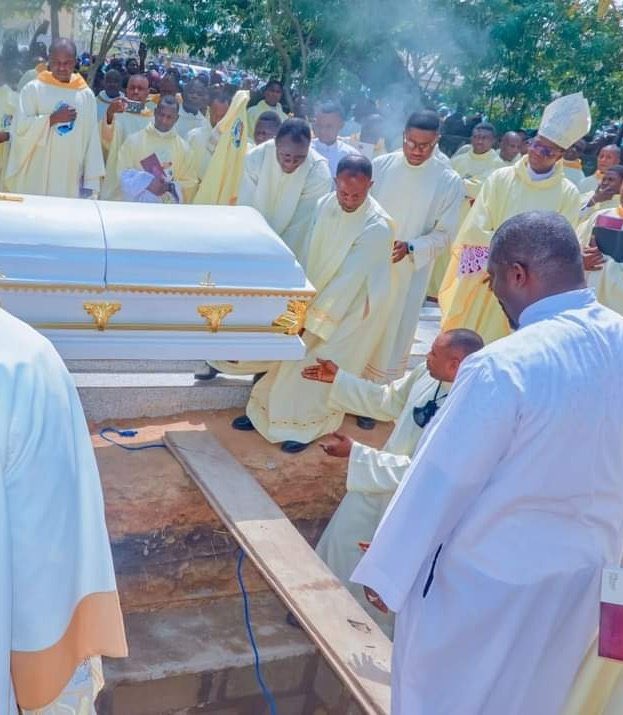 RedemptoristN's tweet photo. God rest the soul of Fr. Achi who was killed and burnt in his rectory last Sunday! God grant him eternal rest! #PrayforChristiansinNigeria #Pray4Nigeria https://t.co/bVmB1XMN1D