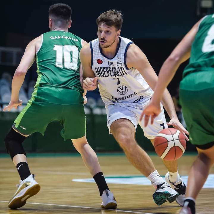 sociosidscoliva's tweet photo. GANOOO INDEPENDIENTE 💪🏻🔥💙

En la cancha de @ferrobasquetok la I se impuso por 79 a 75, cerrando la gira por Buenos Aires en un partidazo 🔥

VAMOOOOSS EQUIPO 🤍💙🤍
Fotos de @marceloendelli para @LigaNacional
#dalelai #idsc #independientedeoliva https://t.co/ExYlzxq1rT
