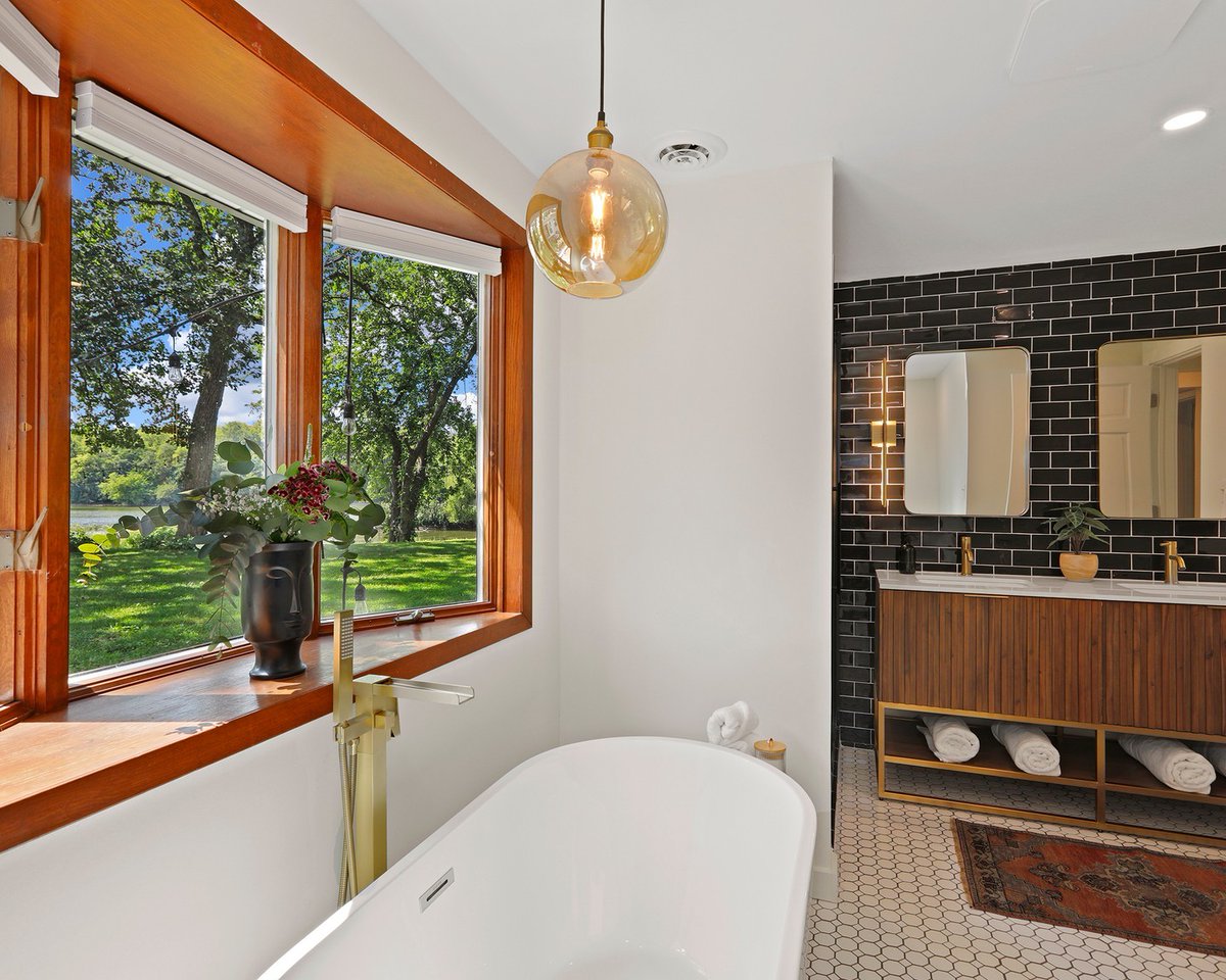 Wishing our weekend was spent at this historic home that boasts an indoor pool, a sunroom, and river access 🌲 See more: bit.ly/3J5fK22