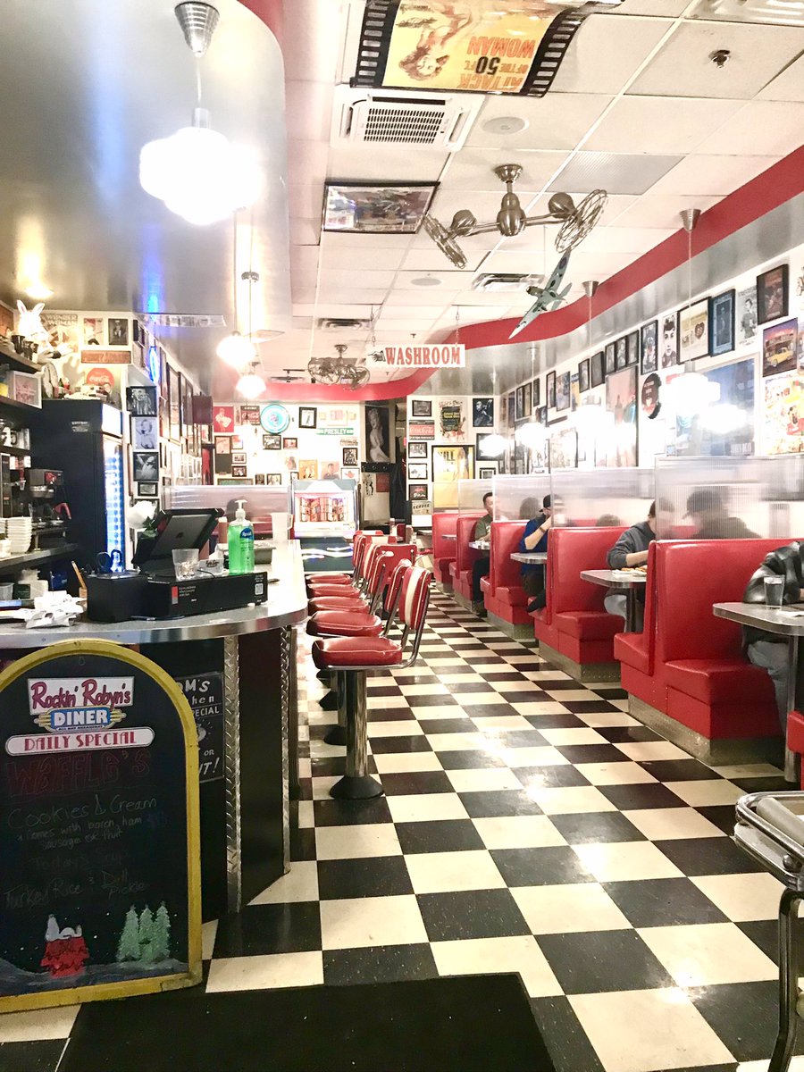embop's tweet photo. 🎸 🍔 🍦🥓🥞🍰☕️🎬📽🪩🎸
#yeg https://t.co/f68vYAtnc2