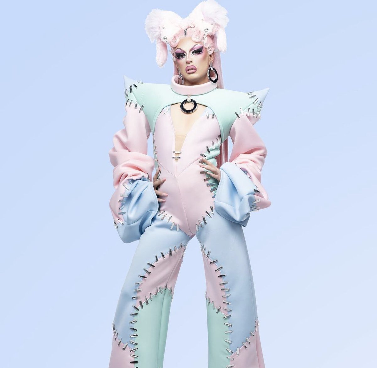 dolls_jade's tweet photo. A thread with all the looks I designed for drag race 😳❤️ https://t.co/wpuoEb4OUz