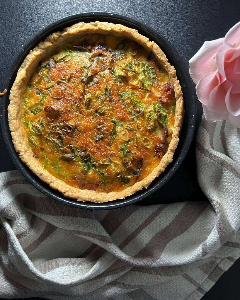 yeocancook's tweet photo. Bacon, Scallions, Shiitake Quiche
#homecooking #homebaking #quiche #lunarnewyear #eggs #piecrust #scallions #bacon #shiitake #foodstyling #chefsofinstagram #chefsofig https://t.co/I6L88i3mBH https://t.co/8WHMlOgctv
