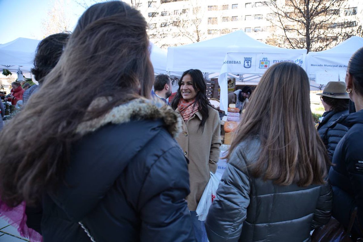 begonavillacis's tweet photo. Inauguramos el nuevo Mercado de Productores de Valdebebas, en la plaza Francisco de Asís Cabrero

Desde hoy, los vecinos tienen una cita mensual con pequeños productores y artesanos que traen el mejor producto fresco y de calidad

El cuarto domingo de cada mes, ¡no os lo perdáis! https://t.co/4TBwhhWBo7