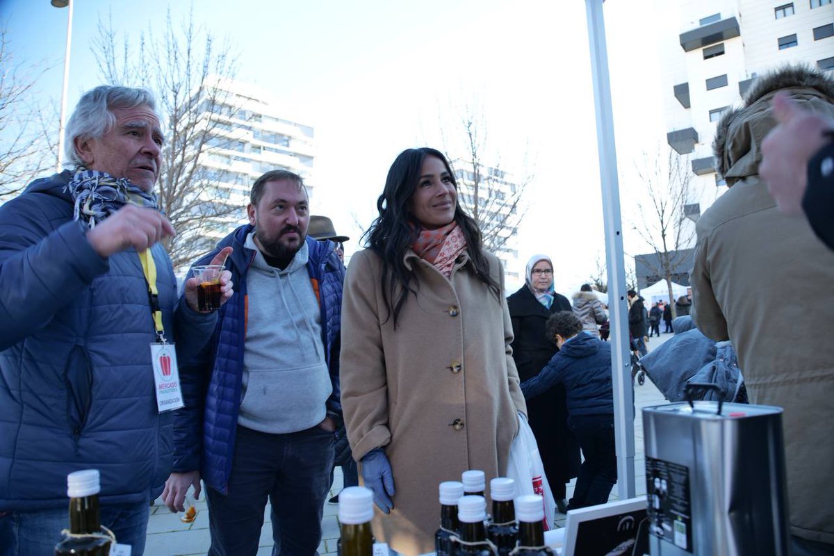 begonavillacis's tweet photo. Inauguramos el nuevo Mercado de Productores de Valdebebas, en la plaza Francisco de Asís Cabrero

Desde hoy, los vecinos tienen una cita mensual con pequeños productores y artesanos que traen el mejor producto fresco y de calidad

El cuarto domingo de cada mes, ¡no os lo perdáis! https://t.co/4TBwhhWBo7