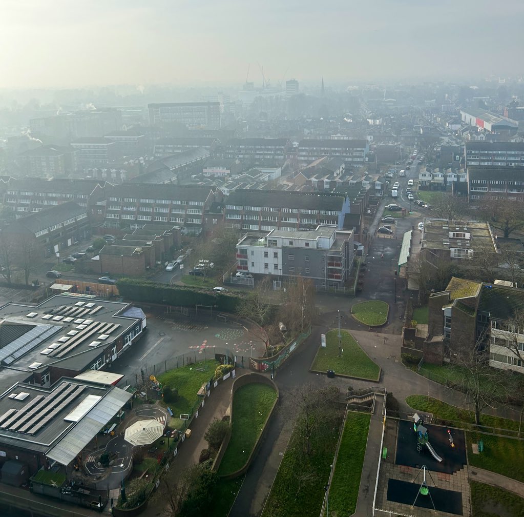 Craig_Owen1's tweet photo. Managed to take a few snaps of a misty #Brentford this morning before the mist cleared - I love this weather! #LabourDelivery 🌹 https://t.co/anIgzE2Scf