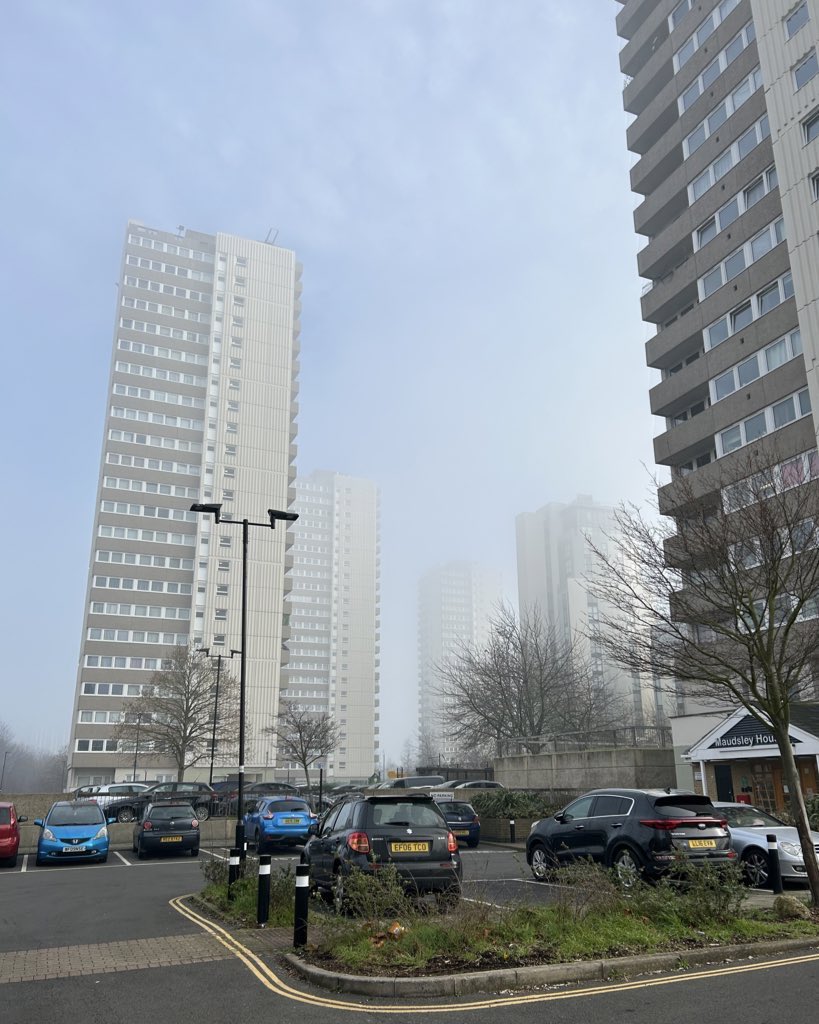Craig_Owen1's tweet photo. Managed to take a few snaps of a misty #Brentford this morning before the mist cleared - I love this weather! #LabourDelivery 🌹 https://t.co/anIgzE2Scf