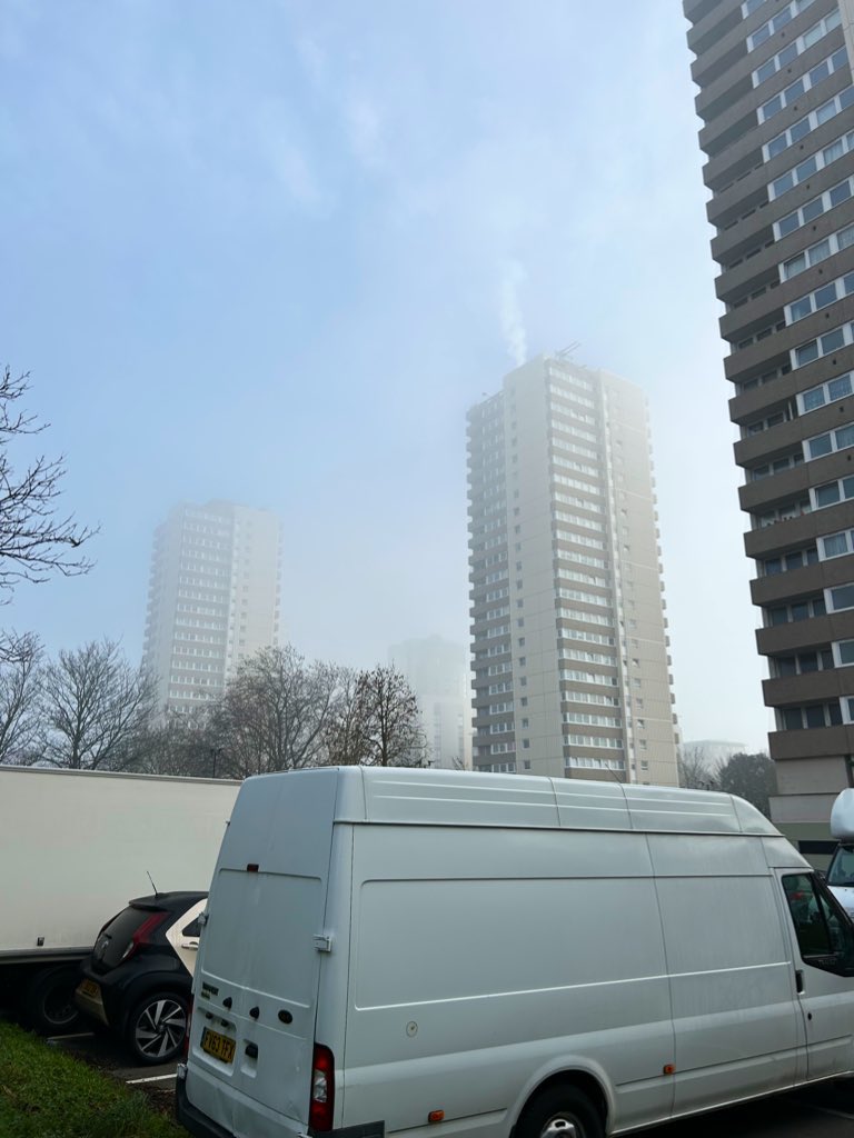 Craig_Owen1's tweet photo. Managed to take a few snaps of a misty #Brentford this morning before the mist cleared - I love this weather! #LabourDelivery 🌹 https://t.co/anIgzE2Scf