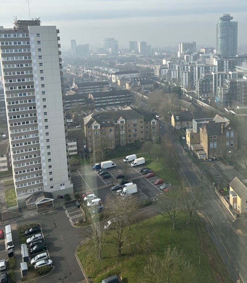 Craig_Owen1's tweet photo. Managed to take a few snaps of a misty #Brentford this morning before the mist cleared - I love this weather! #LabourDelivery 🌹 https://t.co/anIgzE2Scf
