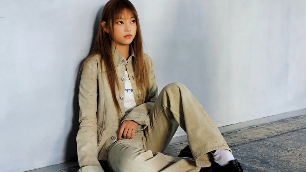 khrloops's tweet photo. FACE CARD NEVER DECLINED 
#HAERIN #해린 https://t.co/h9htkBfDLI
