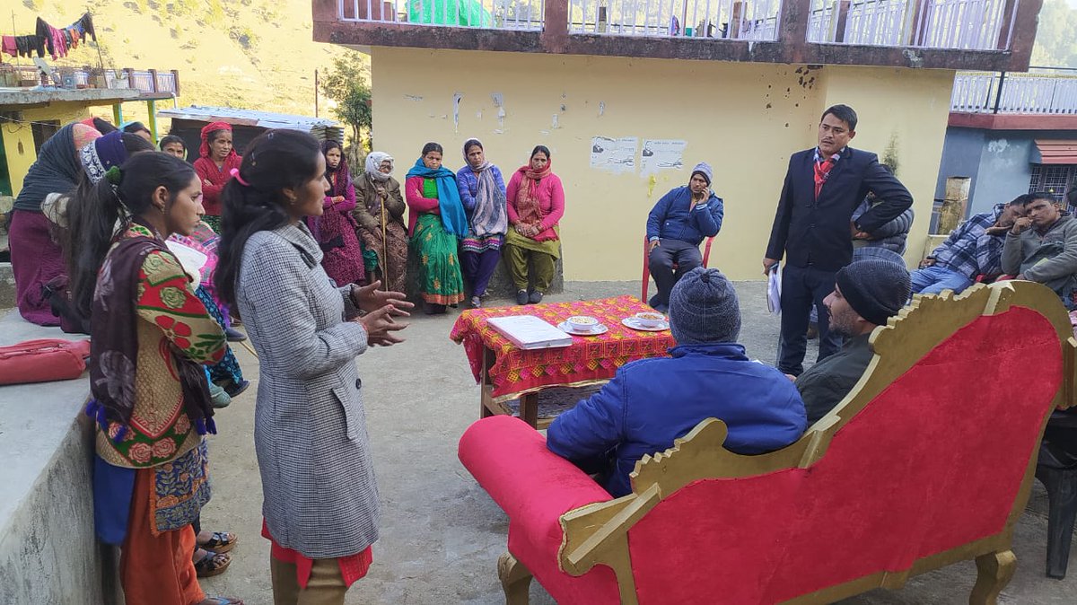 NrlmDunda's tweet photo. A visit by @GOI team in #SAGY village #BAUN @block #Dunda #Uttarkashi and interacted with #NRLM SHG members 
@basava_ias
 @CdoUttarkashi 
@REAPUttarkashi @USRLMUTTARKASHI 
@USRLMUttarakhamd
@MoRD_GoI https://t.co/zX7vr5EE3V