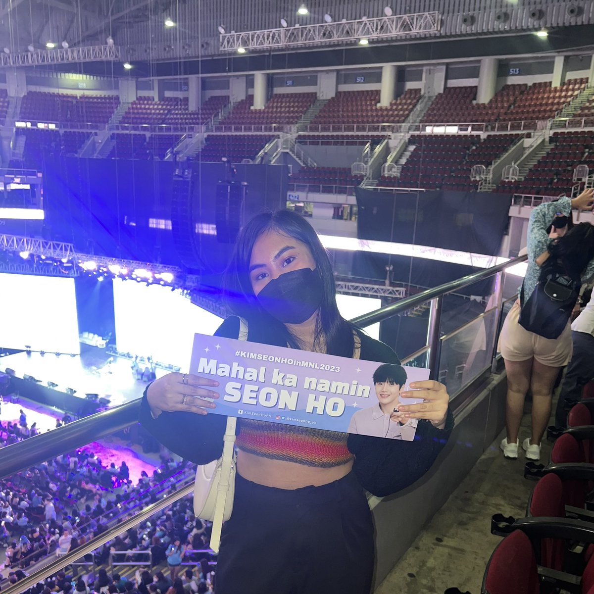 charinaseron's tweet photo. hi!! baka may fancams pa po kayo during nag-jjump rope kami ni kim seonho 😭🥹🤍 btw thank you inang for the opportunity😭 🫶🏼 @happeehour @pulpliveworld 

#KIMSEONHOinMNL
#KIMSEONHOinMNL2023 https://t.co/ZXofqHI7nv