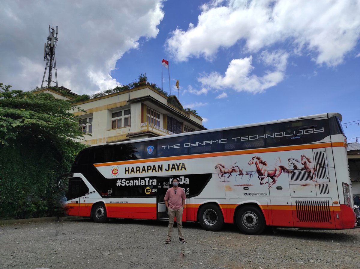 Long short story: h-5 suruh nyari bus buat liburan.. pusing panitia pada habis armadanya, minta jd 1 bus tapi kursinya gede.. Yaudahlah harapan jaya doubledeck aja nyaman poll 🤣