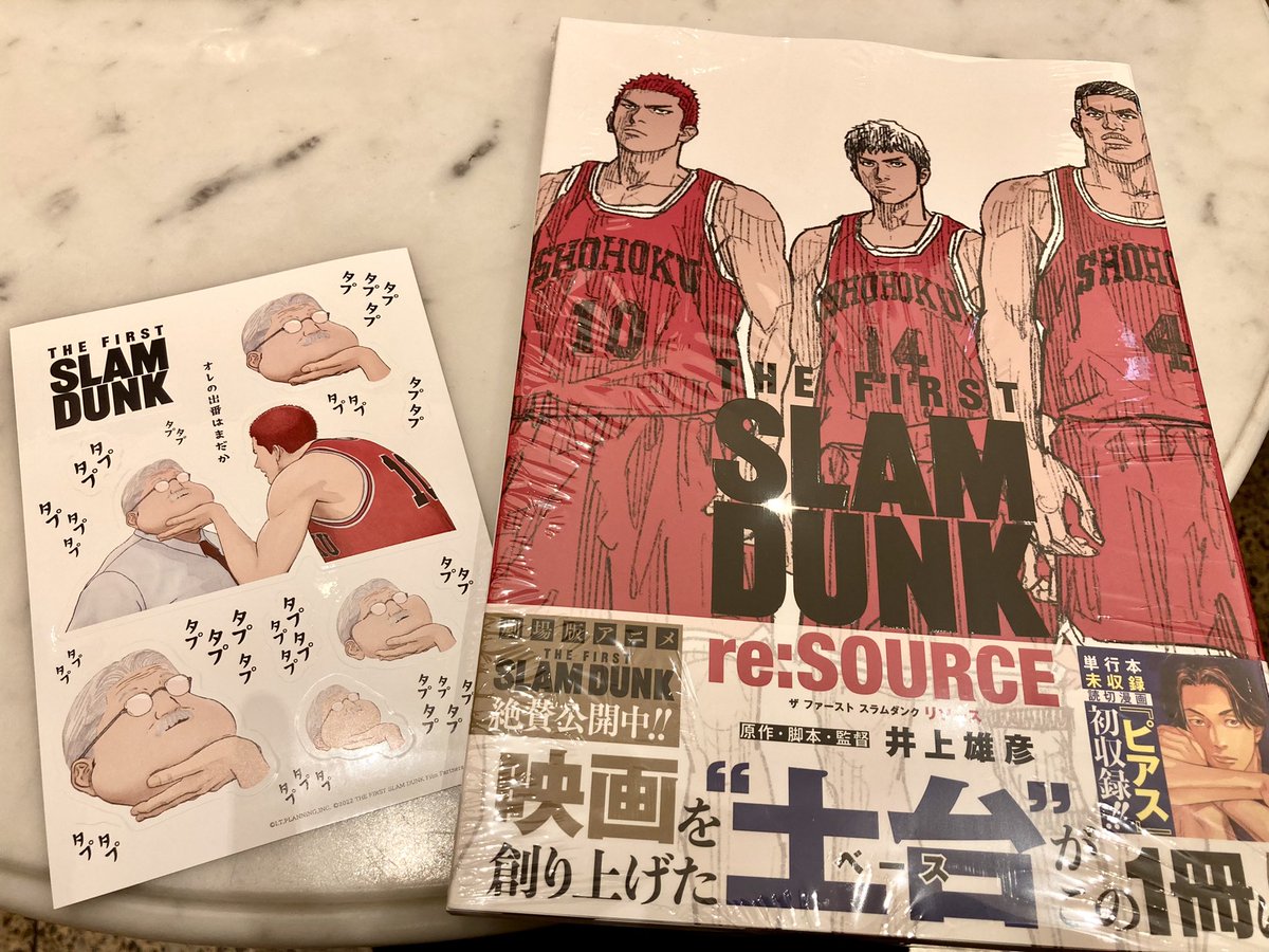 マンガ家として培ってきた技術が使えない中で、ここまでの作品をどう作り上げたんだろう……という一番知りたかったところが載ってました! 買ったばかりのこの本に!(👇)井上先生のインタビューが本当に充実してて、マンガとアニメは近い分だけ違いが大きいこととか
(続