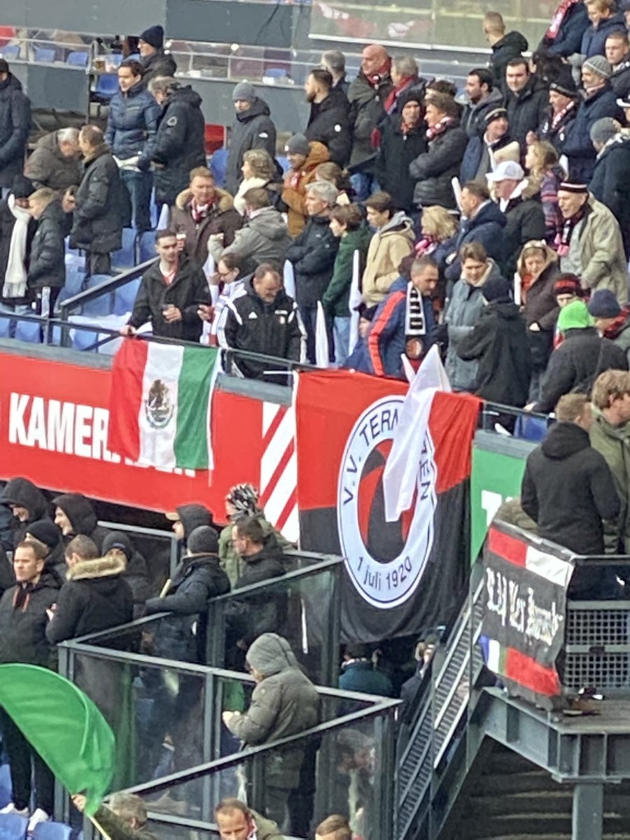 Domes9's tweet photo. @vvterneuzen ook present in de Kuip. #feyaja https://t.co/sFALoOK3lj