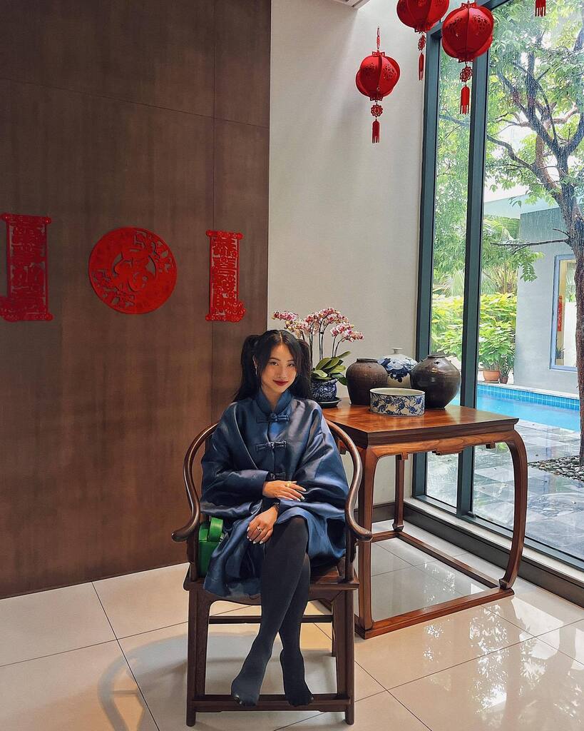 chapterelf's tweet photo. I can smuggle jars of @strata.kl pineapple tarts in these sleeves. 🍍🐰🧧 #gxfc #tongtongchiang #supportlokal https://t.co/QnyayqiZsh