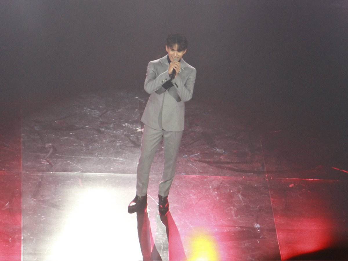KhunAumOFFICIAL's tweet photo. แอบส่องเจมส์จากชั้นบน คือดีไม่ไหว ประทับใจทั้งมินิคอนเสิร์ต เห็นความเป็นสตาร์ในตัวเขามาก 🤎

#JamesJed
#TheStar2022Final https://t.co/AKTAmnr4M1