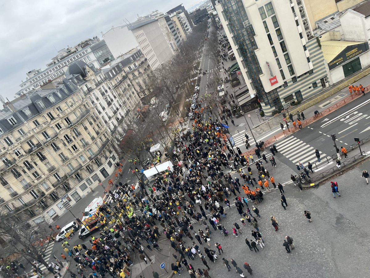 Claire7etage's tweet photo. Update a 14h05. Tu peux dormir sur tes 2 oreilles Simone. #MPLV2023 https://t.co/da253LhxXm