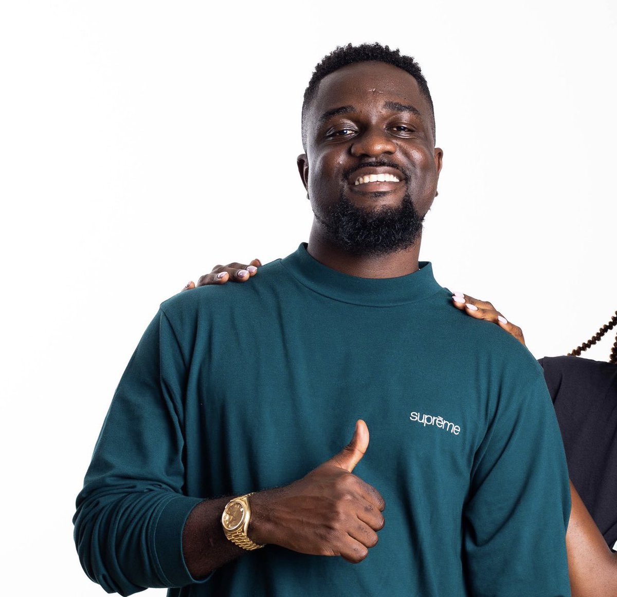 theghanaiantv's tweet photo. Countryman Songo On Sarkodie &amp; Bob Marley Collaboration 😂😂😂 https://t.co/vyy7pusZtT