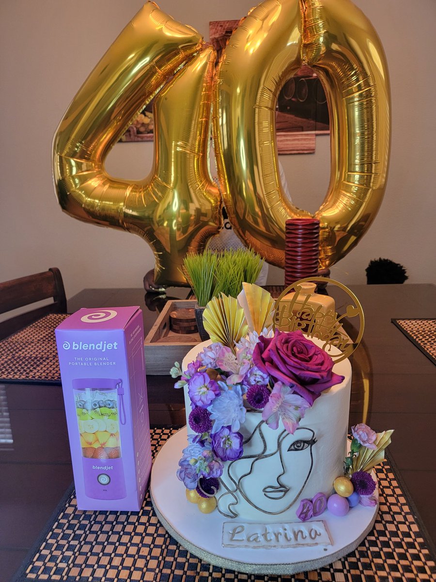 LatrinaBeyondis's tweet photo. #birthdaycake https://t.co/YhQt4vsWbI