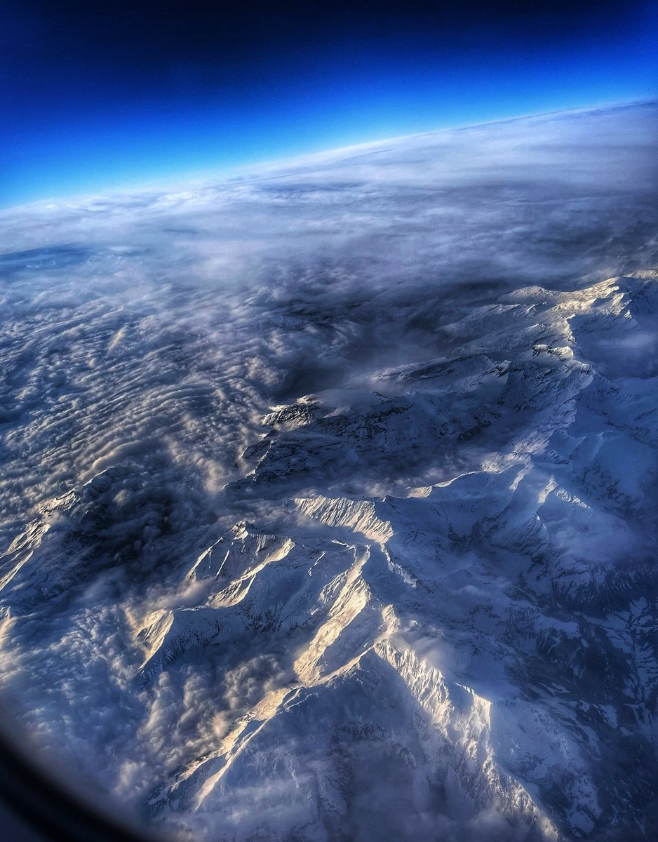 joymarie_h's tweet image. #viewfromabove #planewindowseat #viewfromthewindow #mountainsfromabove