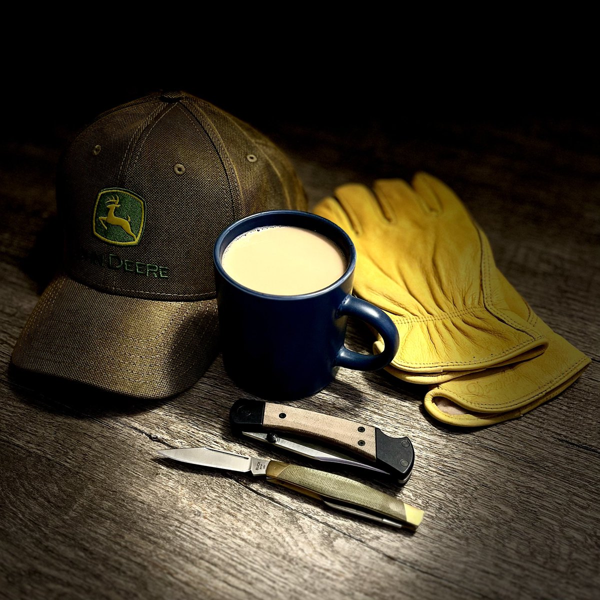 BladeGrunt's tweet photo. Got a Buck & Deere theme this morning 🦌
•Buck 110 Sport 🇺🇸
•Buck 301 Stockman 🇺🇸
•Deerskin gloves 🇺🇸
•John Deere oil skin cap 🇺🇸
#buckknives #buck #johndeere #buck110 #coffee https://t.co/x5eGrQmACt