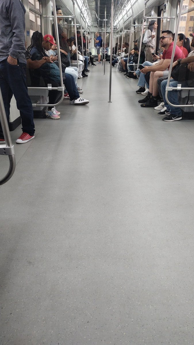 isabelaTabare20's tweet photo. Te amo metro vacío ❤️!!
@metrodemedellin https://t.co/uoAPI1qBnm