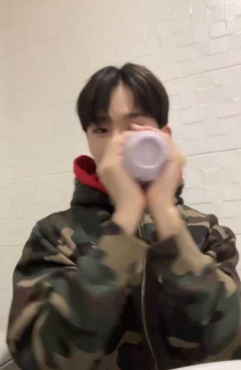 zerobbobbo's tweet photo. 토끼 신낫어요 https://t.co/5odZuOIwE5