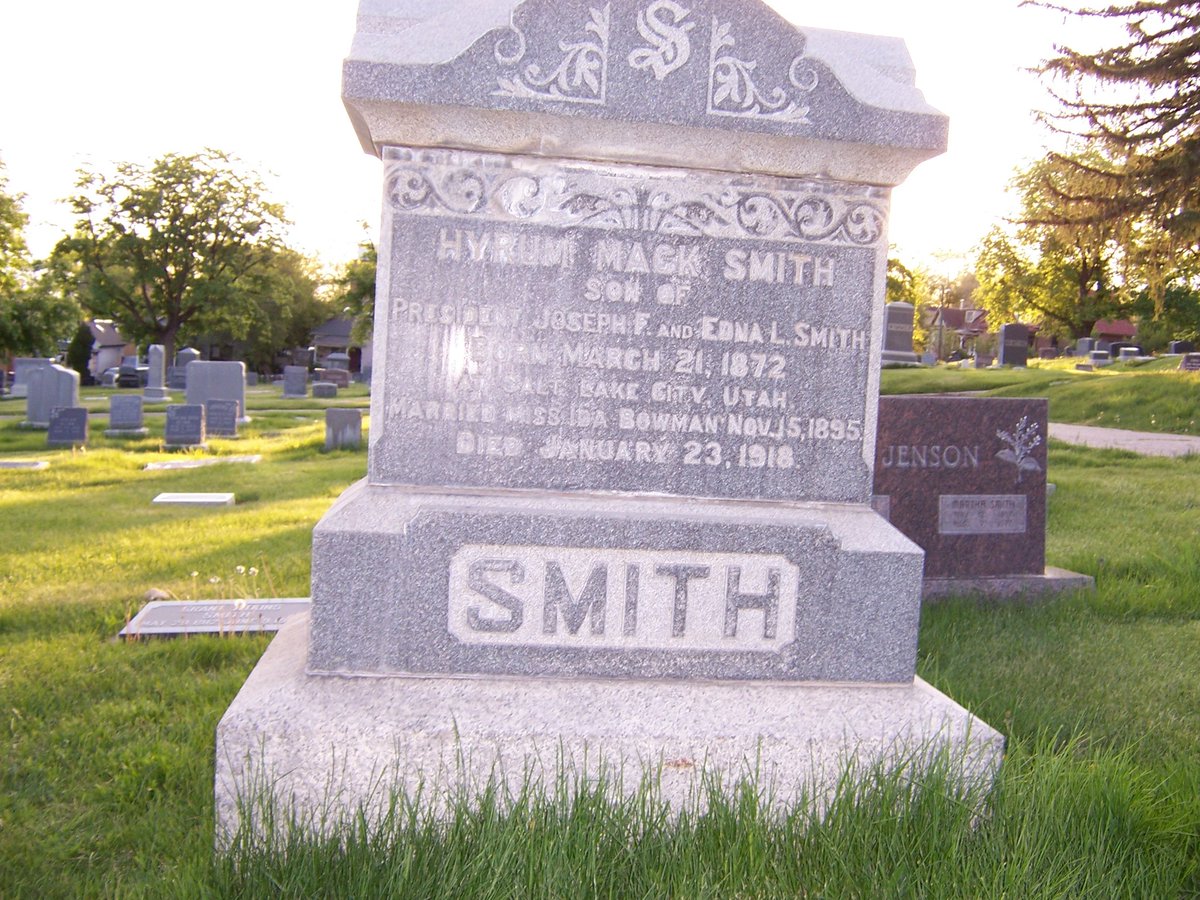 Commondominion's tweet image. Para sa amin, ngayon at kailanman, #MaliwanagAngDapatKampihan. Obvious Naman di po ba? #nomiddleground
Jan23: Accession of St. Joseph Fielding Smith, prophet, and Exaltation of St. Hyrum Lambson Smith, apostle 
@gmanetwork @gtvphilippines @Ch_JesusChrist