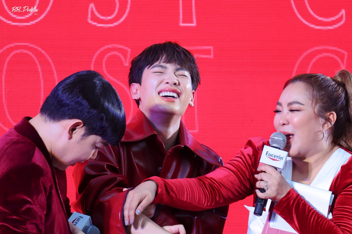 BB_Prdnw's tweet photo. น้องเป็นคนผิวรวย 5555 อย่าแซวกำไลหนู พี่���เอ็นดูหนักมาก
#จูนผิวดีpH5
#กันอรรถพันธ์ผิวดีกว่าที่คิด #GunAtthaphan
#Djnui #Djdada https://t.co/y0IMrHu7AX