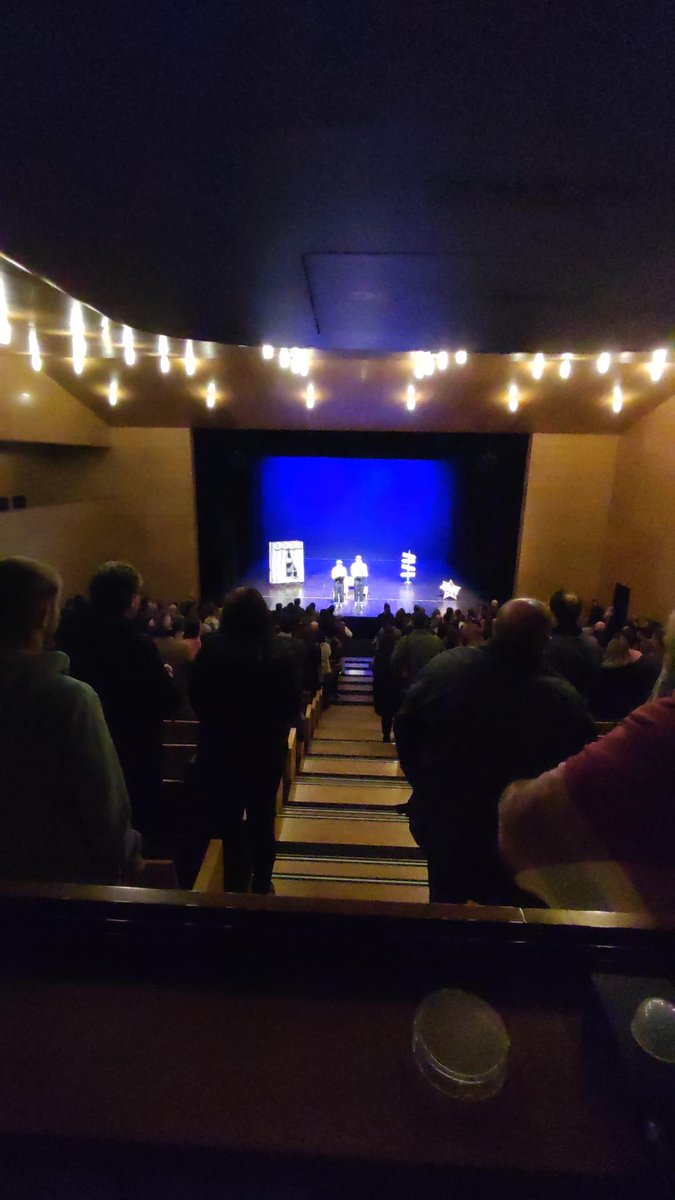 QUÉ BONITO HA EMPEZADO 2023!!
LLENO ABSOLUTO en ARAHAL, con un PUBLICAZO ESPECTACULAR!
GRACIAS, ARAHAL, por LA NOCHE DE AYER!
Próximas paradas de “LA VIDA ES UN CACHONDEO”:
Villanueva de Córdoba y Andujar!
moreraymeni.com