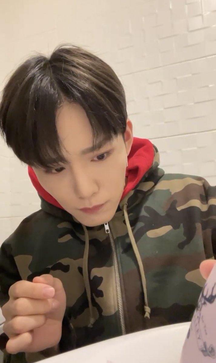 zerobbobbo's tweet photo. 저희 집 토끼가 의심이 좀 많아요 https://t.co/zo2IYuzNTF