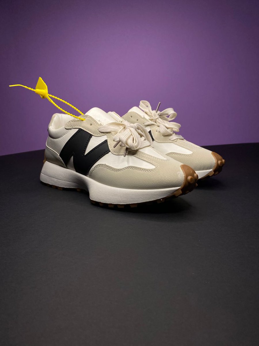 ImaginStore's tweet photo. New Balance shoes ✨📌

جودة خرافية والشكل درعة.✅

Price : 8,000✅🔥

size :41----37

For order Dm please ✨ https://t.co/NZXh1np9MI