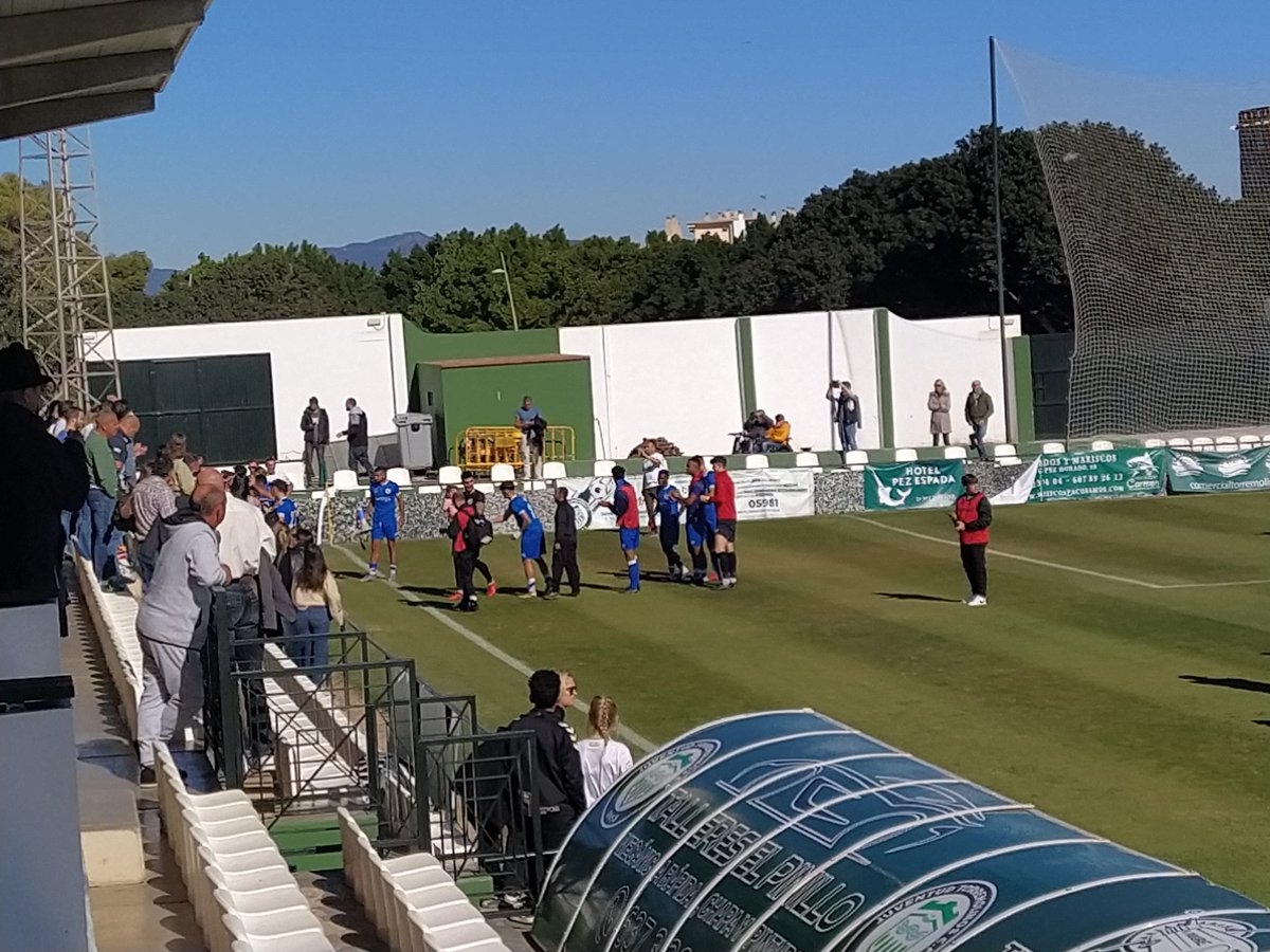 FcoMFM's tweet photo. Gran victoria del @VELEZCFoficial como visitante ante @JTorremolinosCF. 
3 puntos muy importantes para subir en la clasificación.
Esa es la actitud!!!💪💪💪
Felicitar a la gran afición veleña de 10 @EsquinaV1922
Vamos a por el ascenso!!!
🏆 https://t.co/dTbvf10ISo
