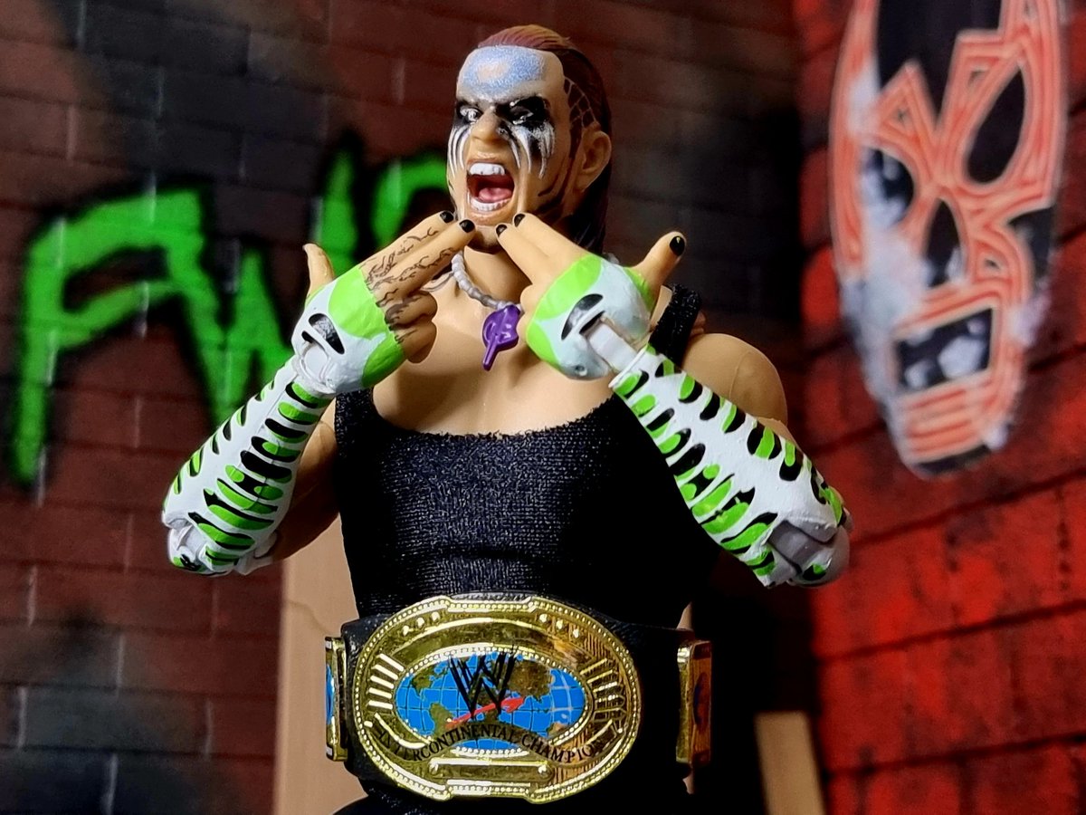 FwciE's tweet photo. Hey @theadambrooksy hope the U.S are treating you well.

I finally broke and opened up this @JEFFHARDYBRAND figure.

Fucking beautiful! 

#LooseLedge #CharismaticEnigma https://t.co/BvDNPi0BLi