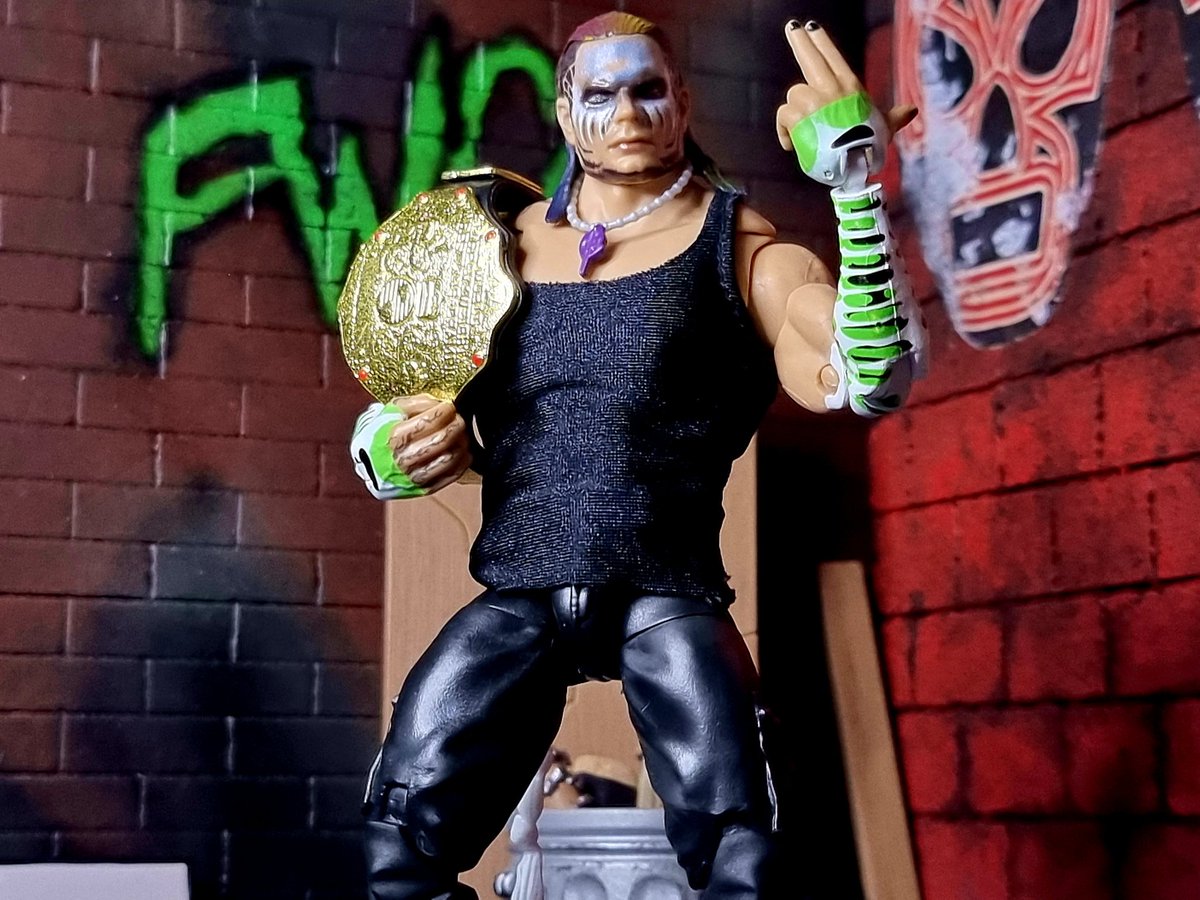 FwciE's tweet photo. Hey @theadambrooksy hope the U.S are treating you well.

I finally broke and opened up this @JEFFHARDYBRAND figure.

Fucking beautiful! 

#LooseLedge #CharismaticEnigma https://t.co/BvDNPi0BLi
