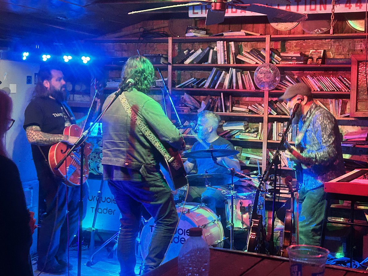 Guitartown tweet media