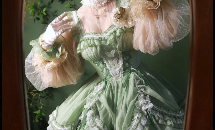 archivedlooks's tweet photo. Fairytale dresses https://t.co/SbPRnmYY1J