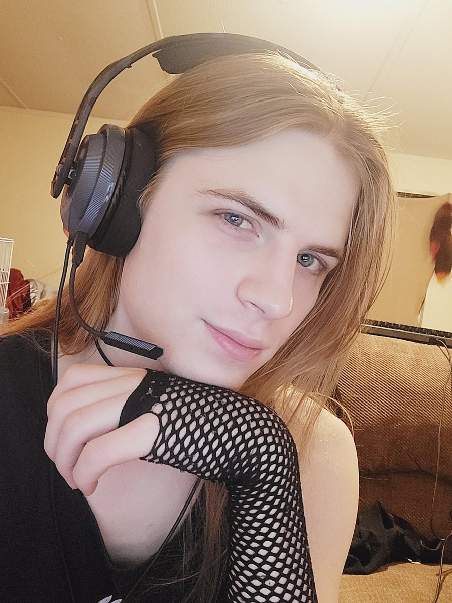 MattyHasFans's tweet image. So, three years can make a huge difference...

#femboy #gay #glowup