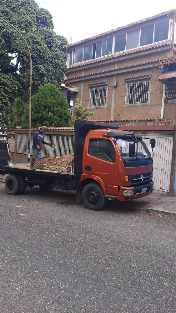 Trabajos de Reparacion de las tuberias de aguas servidas en la EBN Franklin Delano Roosevelt de la parroquia San Pedro #Caracas gracias al trabajo en equipo #Bricomiles <a href="/_LaAvanzadora/">Yelitze Santaella</a> @MPPEDUCACION @HidroCapital2 <a href="/minaguasoficial/">Ministerio del P.P. de Atención de las Aguas</a>  <a href="/gracielamarilis/">Graciela Rapisarda</a> <a href="/NicolasMaduro/">Nicolás Maduro</a>