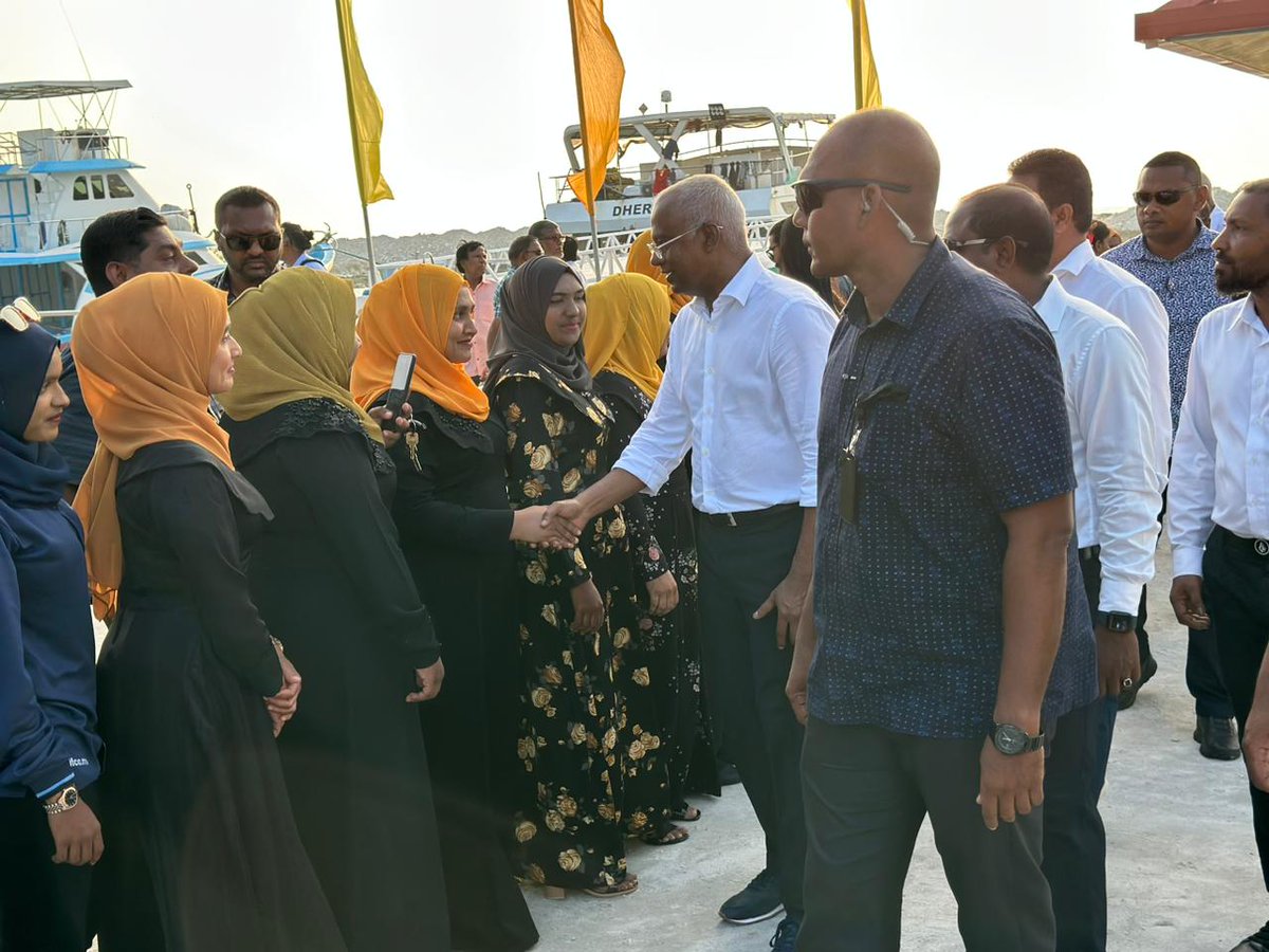Miuvaan's tweet photo. ގއ ވިލިނގިލި މިއޮތީ ފޯރިގަދަކޮށް ރައީސް އިބޫއާއެކު ކުރިއަށް. ޕްރައިމަރީގައި މިދާއިރާ, ރައީސް @ibusolih ކާމިޔާބުކުރައްވާތަން ފެންނަނީ ފަސޭހަކަމާއެކު.
 
#Ibu2023
#MDPKuriah https://t.co/5UE7EuM73b