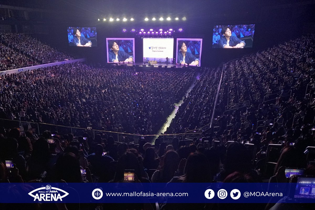 MOAArena's tweet photo. The very charming Kim Seon Ho definitely gave so much *kilig vibes* tonight! Kamsahamnida for joining us for #KIMSEONHOinMNL2023, Filo Seonhohada! 💙🥰

Special thanks to @pulpliveworld &amp; @happeehour for a romantic Sunday filled with happy memories. 🫰 #KimSeonHoAtMOAArena https://t.co/x0WPS7EnJ2