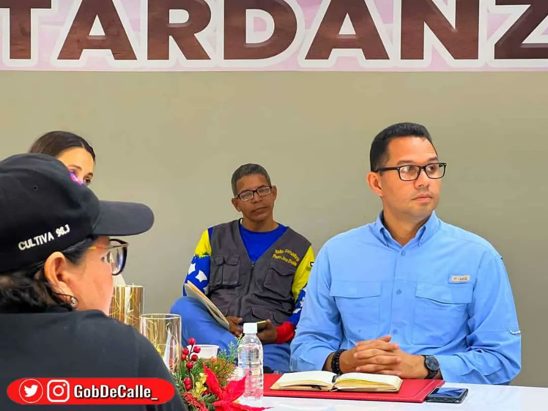 #GobDeCalle_ 📰🗞| Desde las instalaciones de la Gobernación del estado Aragua la Gobernadora <a href="/Soykarinacarpio/">Karina Carpio</a>, lleva a cabo reunión junto al Sistema Aragüeño de Comunicación Popular.
#SancionesCriminales