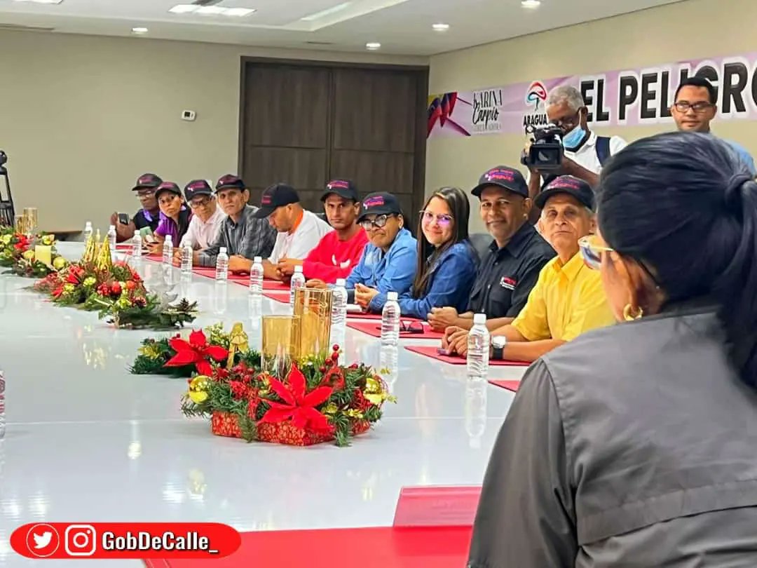 GobDeCalle_'s tweet photo. #GobDeCalle_ 📰🗞| Desde las instalaciones de la Gobernación del estado Aragua la Gobernadora @Soykarinacarpio, lleva a cabo reunión junto al Sistema Aragüeño de Comunicación Popular.
#SancionesCriminales https://t.co/cULkxvqHCv