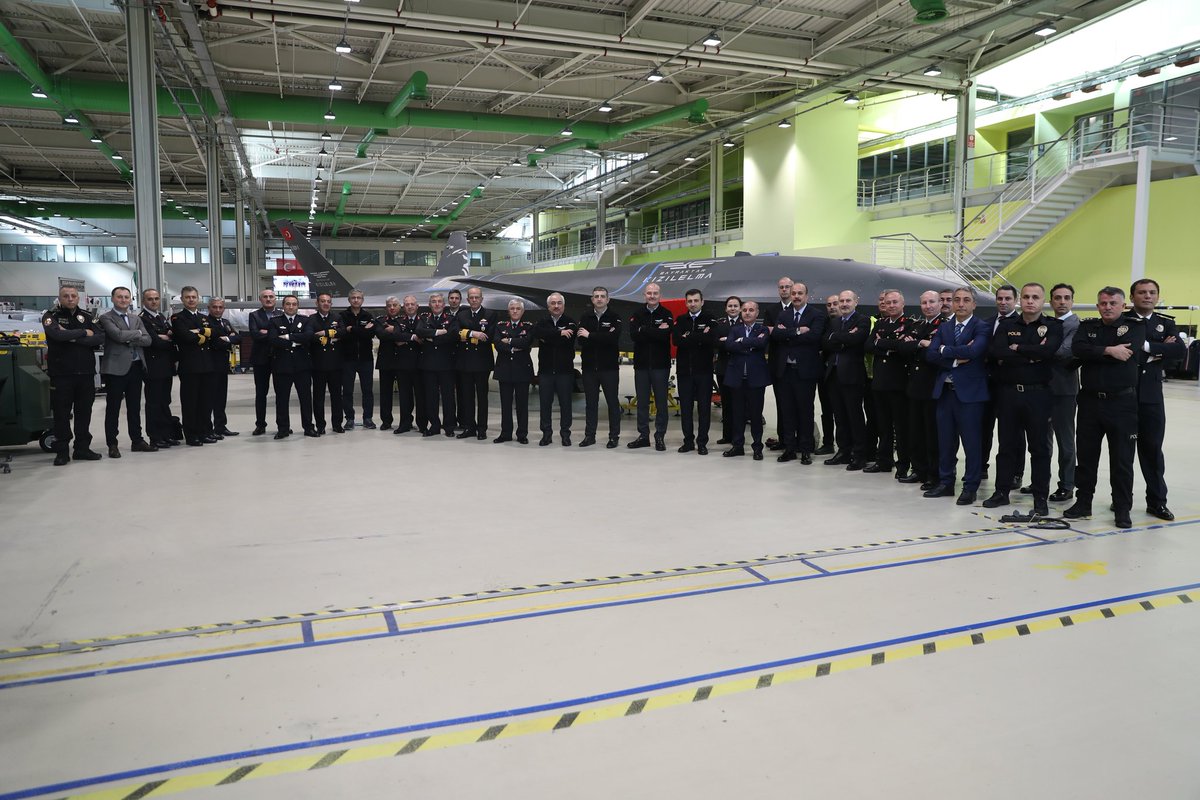 Güvenlik güçlerimizin mücadele/çalışma arkadaşı gururumuz İHA’ların üssü Özdemir Bayraktar Milli Teknoloji Merkezindeyiz

Milli, yerli Savunma Sanayii gururunu yaşatan rahmetli Özdemir Bayraktar'a ve Sn.Cumhurbaşkanımıza minnettarız

🇹🇷Kızıl Elma hedefine ilerliyor
<a href="/Selcuk/">Selçuk Bayraktar</a> @Haluk