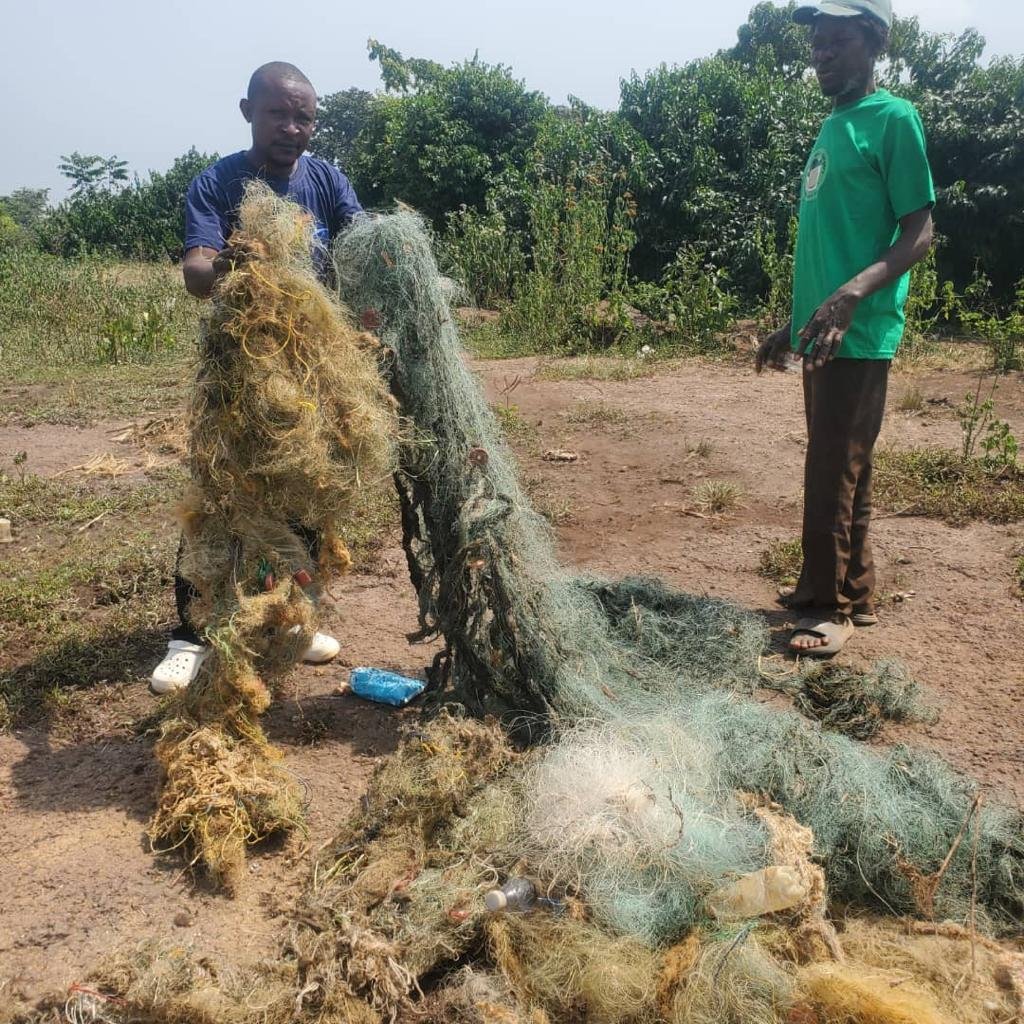 UgandaRangers's tweet photo. Lake Victoria Islands & coastal community stewardship development efforts supported #OEOO, #NatuRes_ug #GIZ #GGGI are producing great fruits of aquatic plastic debris, thanks to the commitment of the wonderful Uganda Junior Rangers ambassadors.
Great work guys, very impressed! https://t.co/sfdA2dzek6