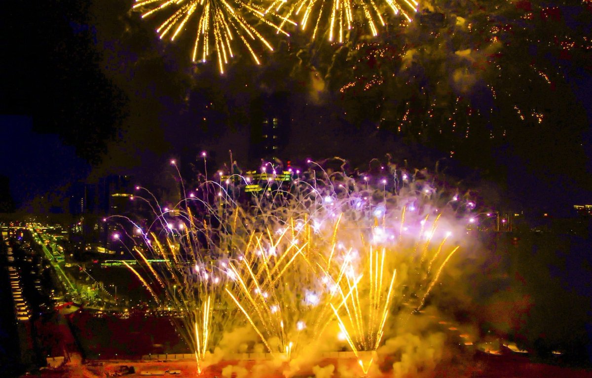 ZouLily's tweet photo. happy Chinese new year！🎆🎆 https://t.co/UWkNLvE5fY