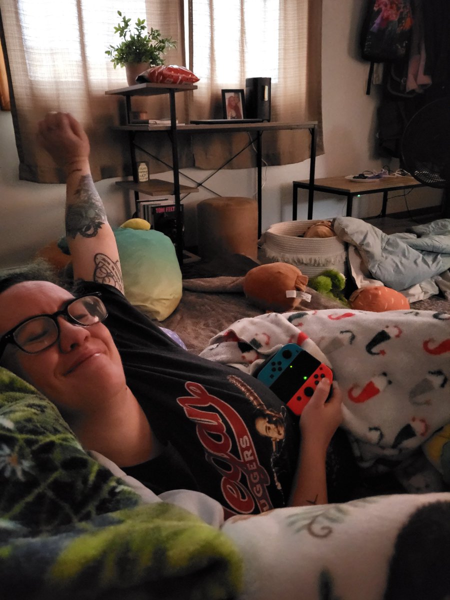 jennastringbean's tweet photo. wake up and play video games ❤️ @FknCornyGem https://t.co/takAg1JkYD