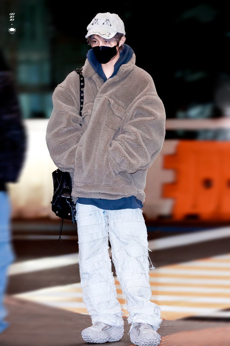 001010_yy's tweet photo. 230122 icn hd
年初一给大家拜年🧧
祝🐰年吉祥、健康快乐、万事如意❤️
新年快乐～～～～！
#YANGYANG #扬扬 #양양 #ヤンヤン 
#WayV  #威神V https://t.co/RpObZimxDO